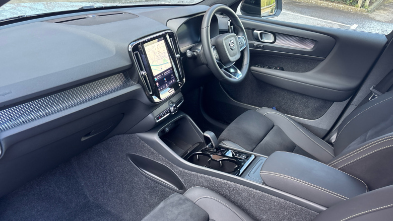 Volvo XC40 2.0 B4P Plus Dark 5dr Auto Petrol Estate